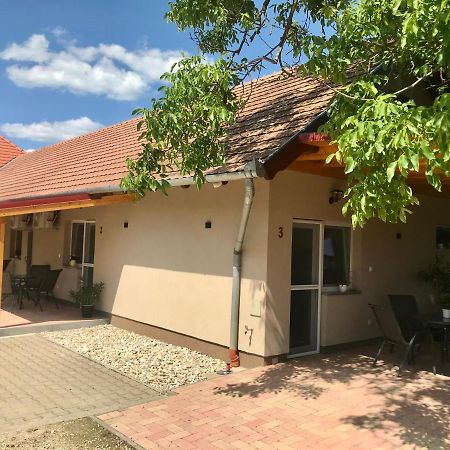 Lena Vendeghaz Hotel Balatonberény Eksteriør billede