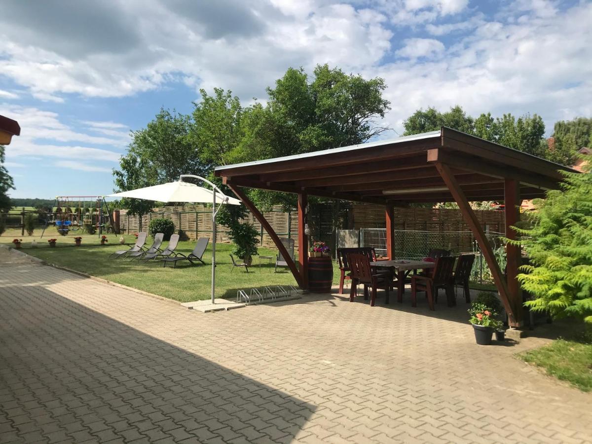 Lena Vendeghaz Hotel Balatonberény Eksteriør billede