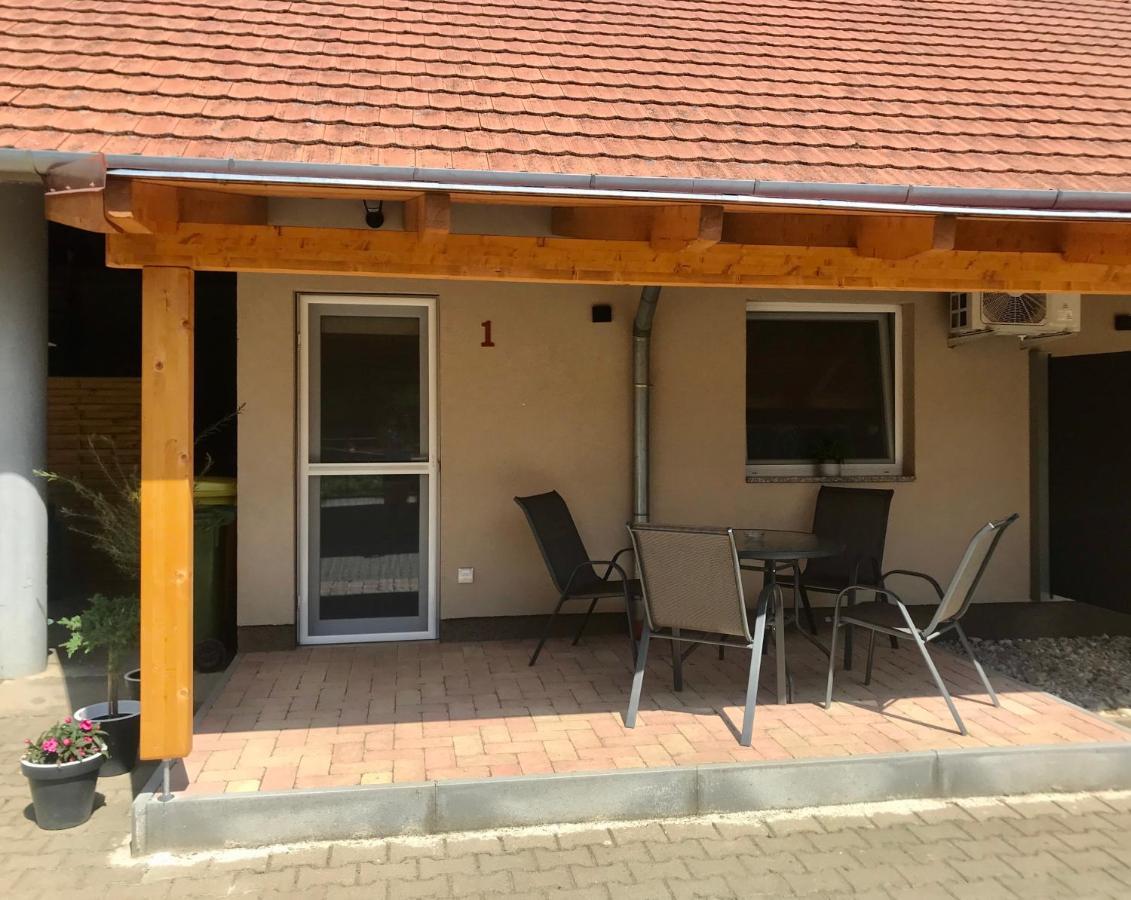 Lena Vendeghaz Hotel Balatonberény Eksteriør billede